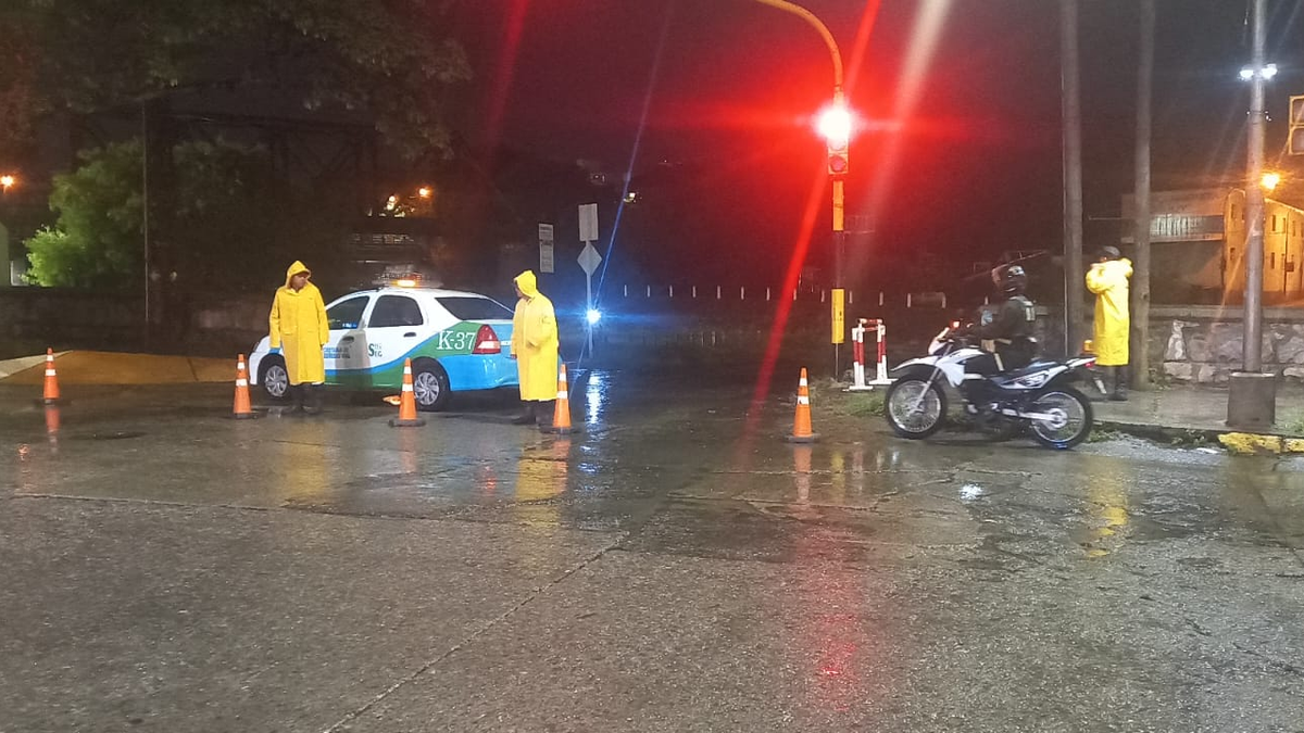 San Salvador de Jujuy cortaron el badén del río Xibi Xibi