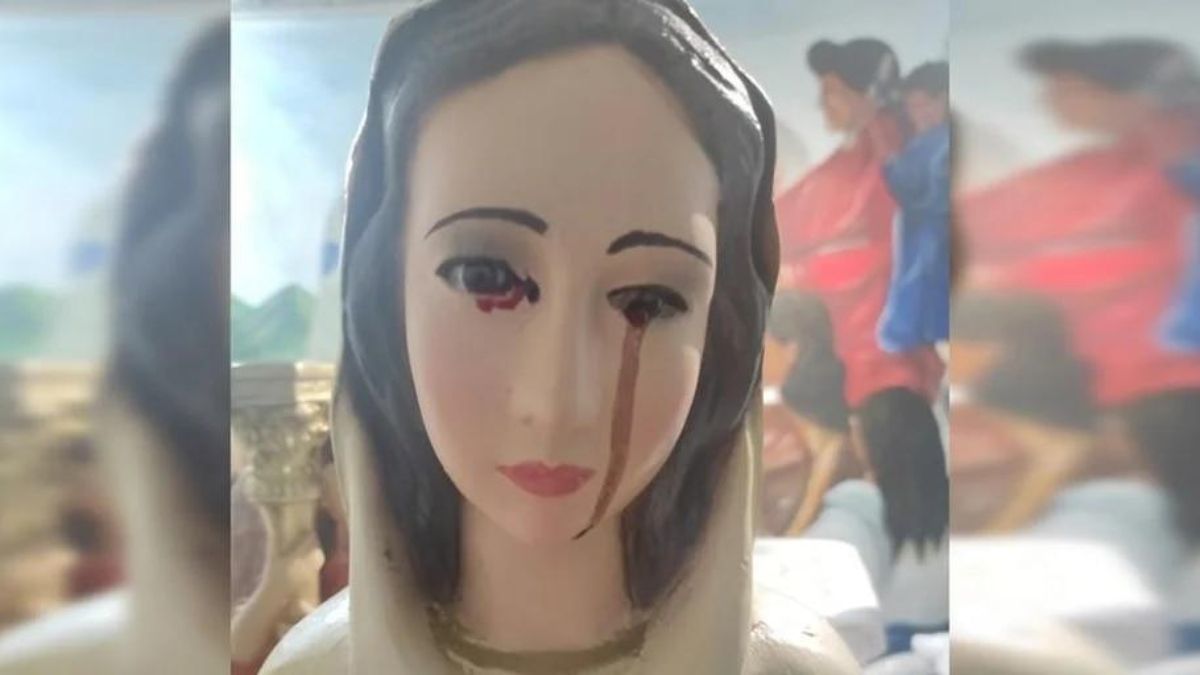 Registraron El Momento En Que Una Virgen Llora Sangre