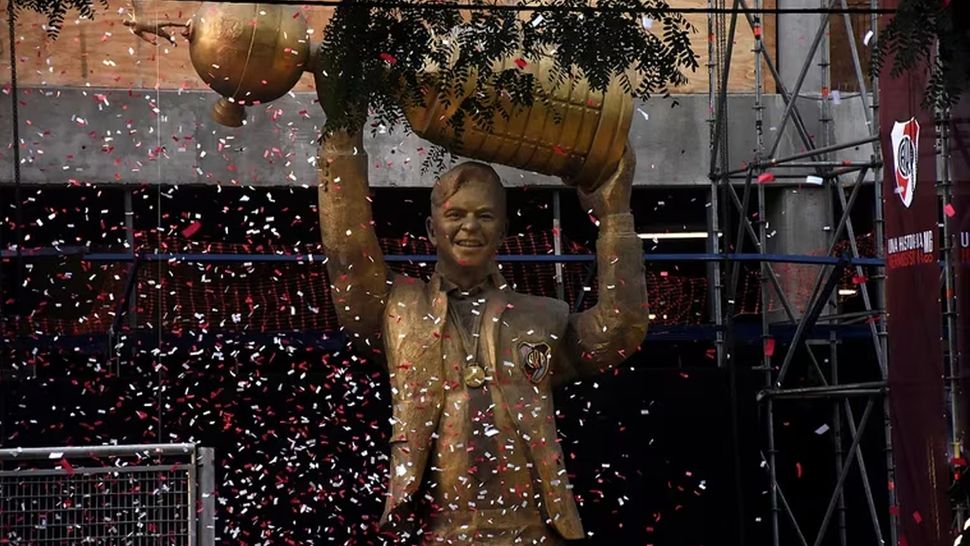 River Plate Inaugur La Estatua De Marcelo Gallardo