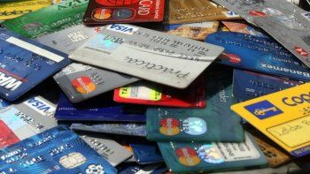 Foto ilustrativa: Numerosas tarjetas de débito