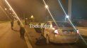 bajo del auto para orinar a un costado de la ruta y un camion lo atropello bajo del auto para orinar a un costado de la ruta y un camion lo atropello