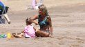 mira las fotos: la hermana menor de susana gimenez en la playa mira las fotos: la hermana menor de susana gimenez en la playa