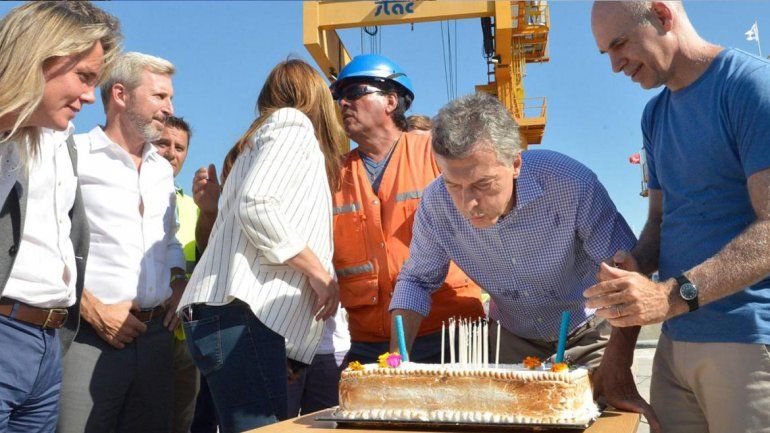 Macri en el día de su cumpleaños visitó una obra y dijo ...