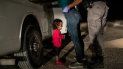 Niña llorando en la frontera. La foto, de John Moore, fue ganadora del Word Press Photo este año. En ella, Yanela Sánchez, una nena hondureña, llora mientras su madre es registrada por autoridades estadounidenses. Niña llorando en la frontera. La foto, de John Moore, fue ganadora del Word Press Photo este año. En ella, Yanela Sánchez, una nena hondureña, llora mientras su madre es registrada por autoridades estadounidenses.