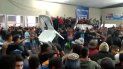 incidentes en un acto peronista en la rioja: se tiraron hasta las sillas incidentes en un acto peronista en la rioja: se tiraron hasta las sillas