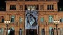 la casa rosada amanecio con una gigantografia de la pisada en la luna la casa rosada amanecio con una gigantografia de la pisada en la luna