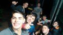 Blas Cinalli, sacando la selfie. También aparecen Ayrton Viollaz, Lucas Pertossi, Luciano Pertossi, Máximo Thomsen y Juan Pedro Guarino - ahora liberado -. Arriba a la izquierda, con buzo azul, un joven que todavía no fue identificado. Blas Cinalli, sacando la selfie. También aparecen Ayrton Viollaz, Lucas Pertossi, Luciano Pertossi, Máximo Thomsen y Juan Pedro Guarino - ahora liberado -. Arriba a la izquierda, con buzo azul, un joven que todavía no fue identificado.