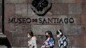 Personas con barbijo en el centro de Santiago de Chile. Ya son más de 500 los contagios por coronavirus en ese país. Personas con barbijo en el centro de Santiago de Chile. Ya son más de 500 los contagios por coronavirus en ese país.