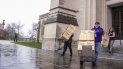 5.000 mascarillas aparecieron en la Catedral Nacional de Washington, Estados Unidos. 5.000 mascarillas aparecieron en la Catedral Nacional de Washington, Estados Unidos.