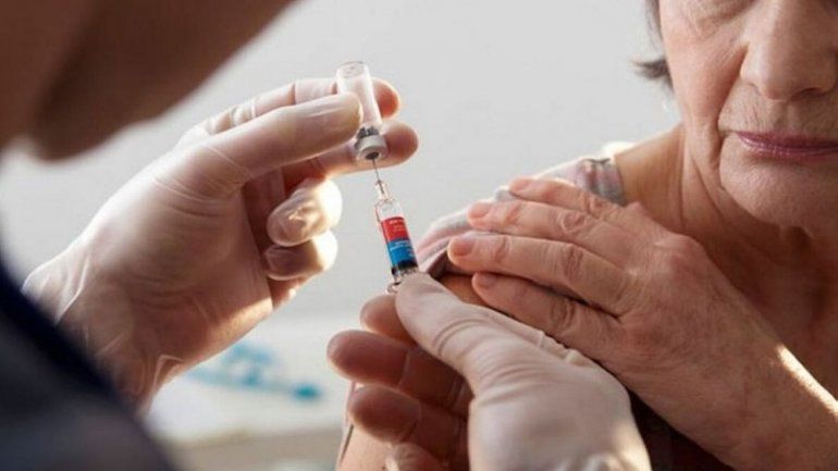 La vacunaci&oacute;n antigripal para afiliados del PAMI se realiza en farmacias, seg&uacute;n la terminaci&oacute;n del DNI.