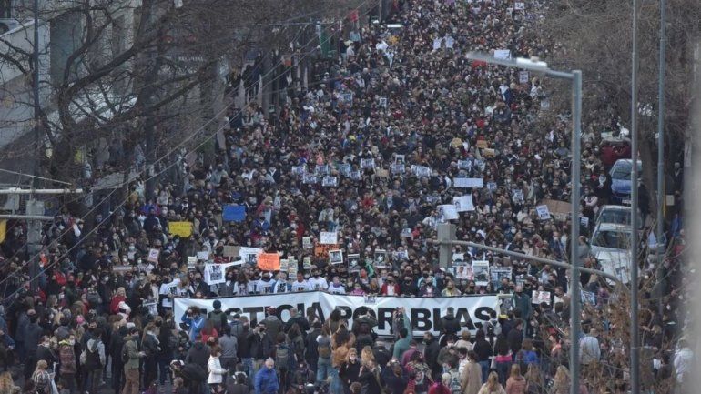 Una multitudinaria marcha en silencio pidi&oacute; justicia por Blas, asesinado por una bala policial en C&oacute;rdoba. / Foto: La Voz