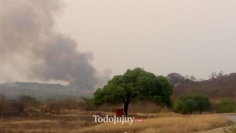 El humo de los incendios en la zona de El Ramal.