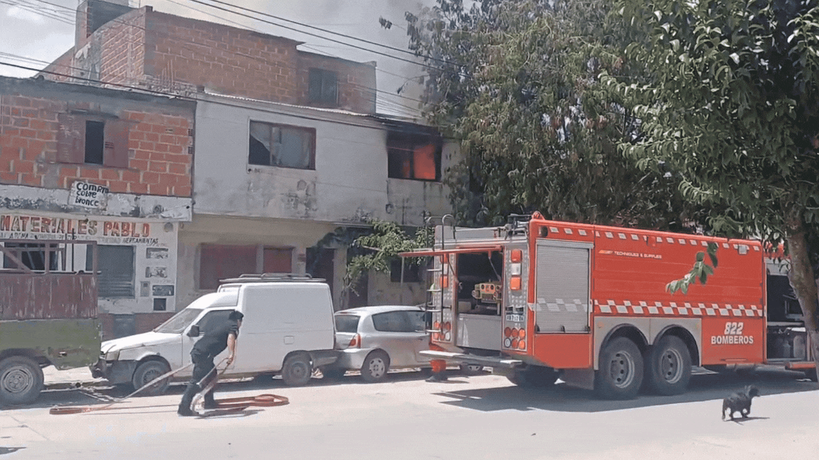 un menor jugaba con fósforos, se quemó toda la casa y perdieron todo