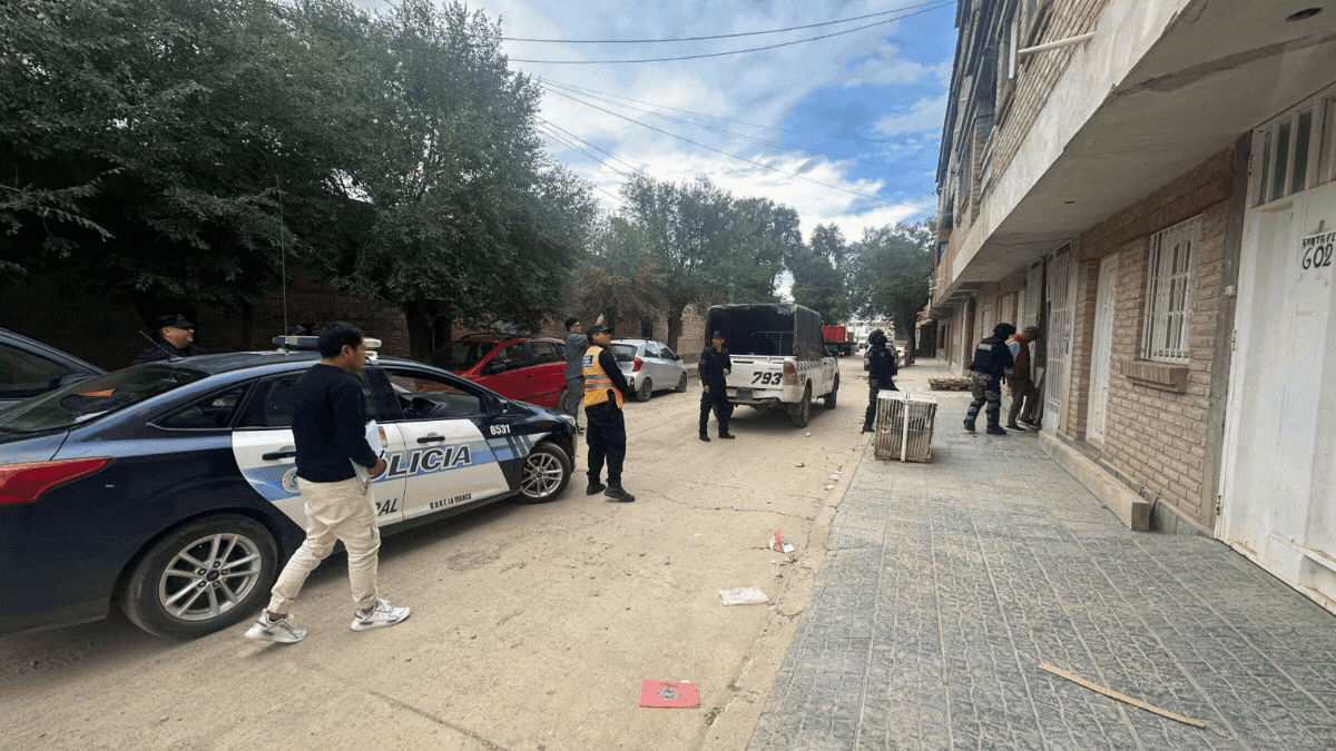 Detuvieron a un policía por filtrar información de un caso reciente en Jujuy Detuvieron a un policía por filtrar información de un caso reciente en Jujuy