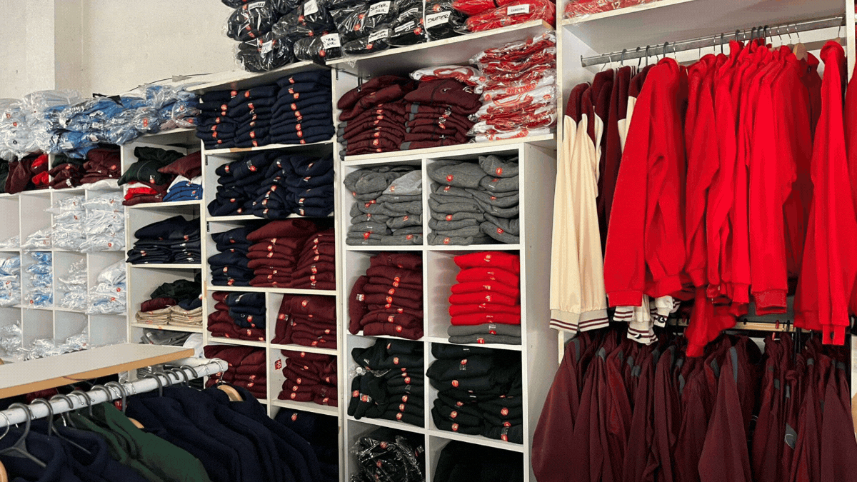 ¿Cuánto cuesta comprar un uniforme completo?