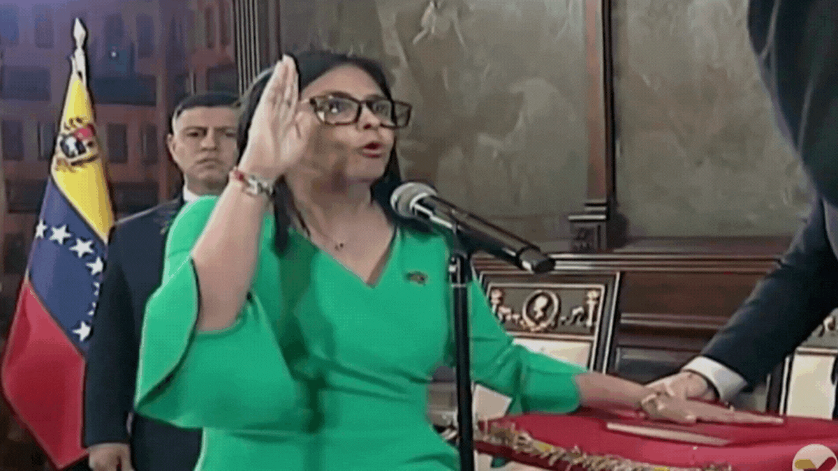 Delcy Rodríguez juró ante el Parlamento como presidenta interina de Venezuela