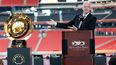 El presidente de la FIFA Gianni Infantino gesticula frente al trofeo del Mundial de Clubes, el lunes 14 de abril de 2025.