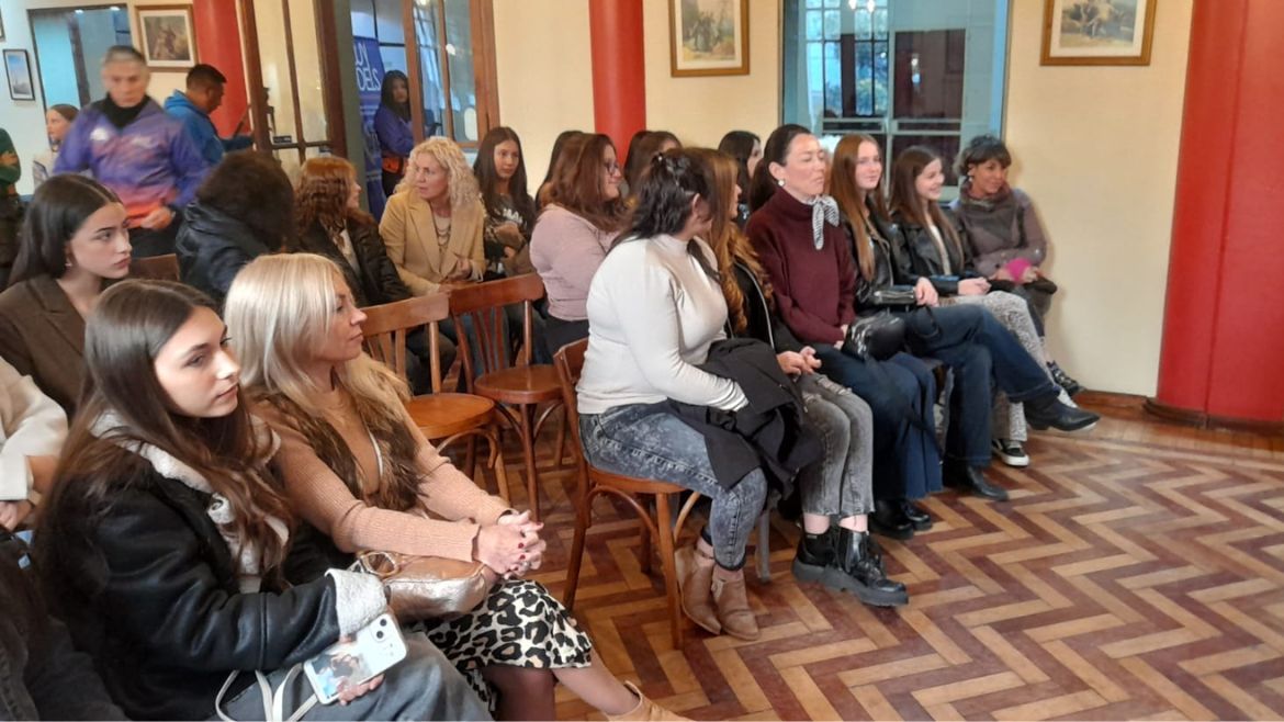 FNE 2025: se reunieron las primeras 26 candidatas de los colegios capitalinos