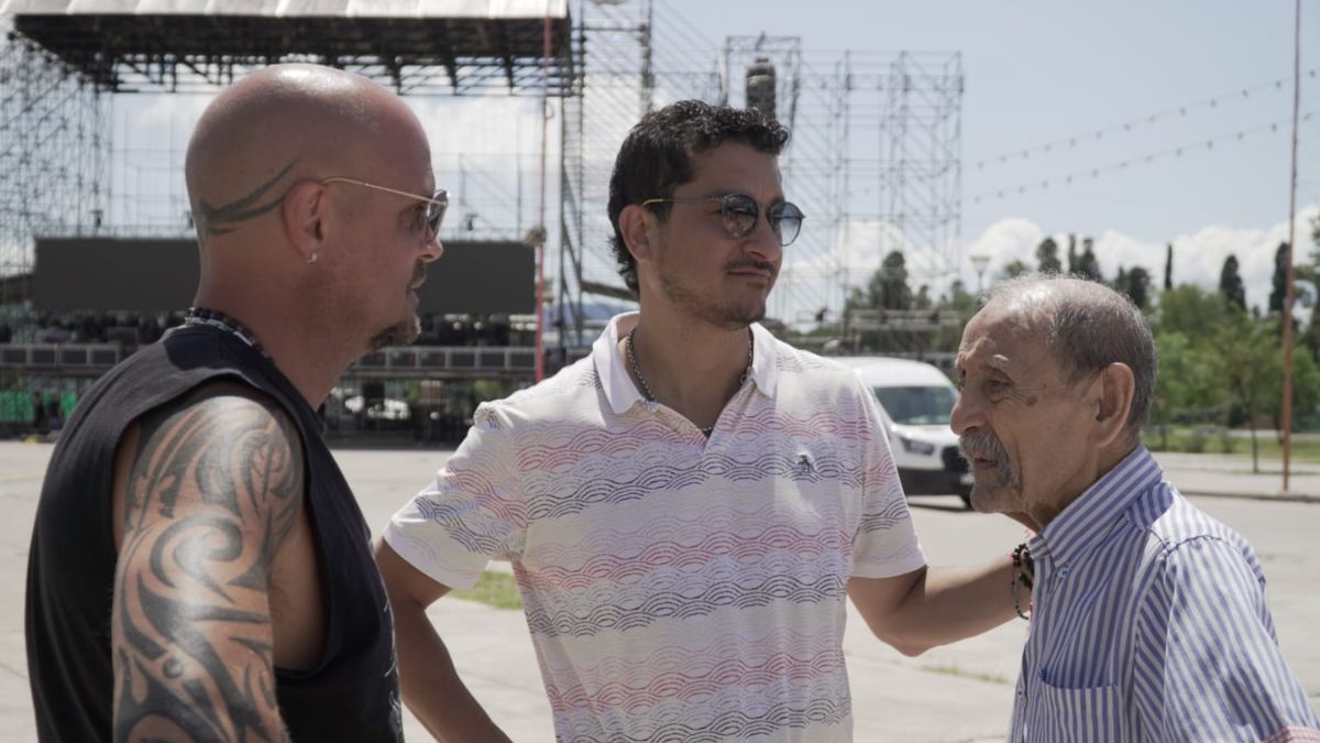 Foro Chañi, de la peluquería donde se formaron Los Tekis, visitó el predio de Ciudad Cultural con la banda y recordaron los inicios en la previa del Carnaval.