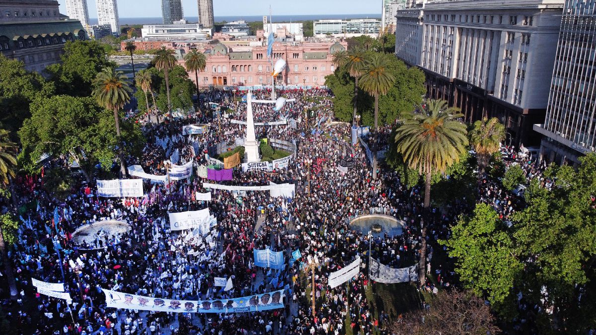 El Frente de Todos busca llenar Plaza de Mayo en Buenos Aires.