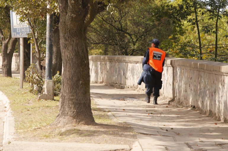 Echaron a policías