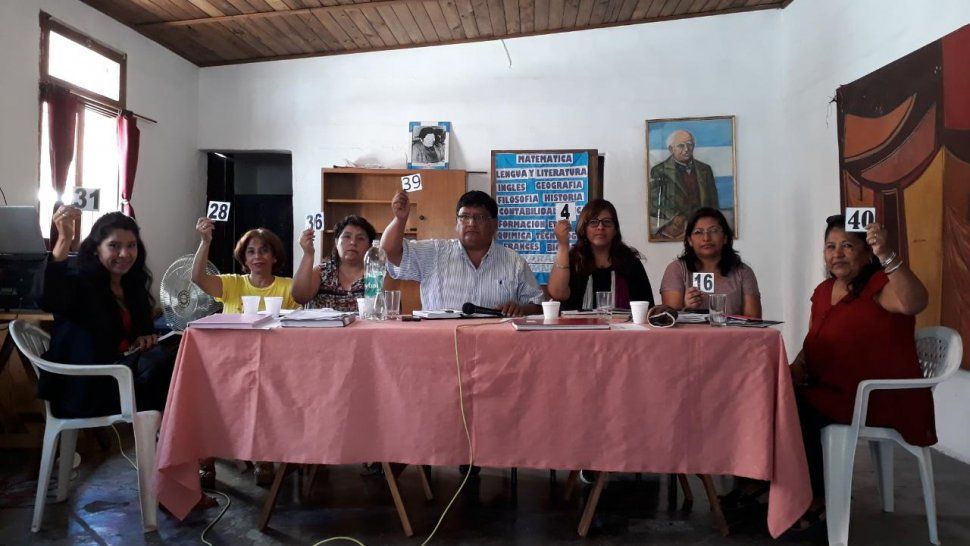 Peligra el inicio de clases: docentes decretaron un estado de alerta y movilización