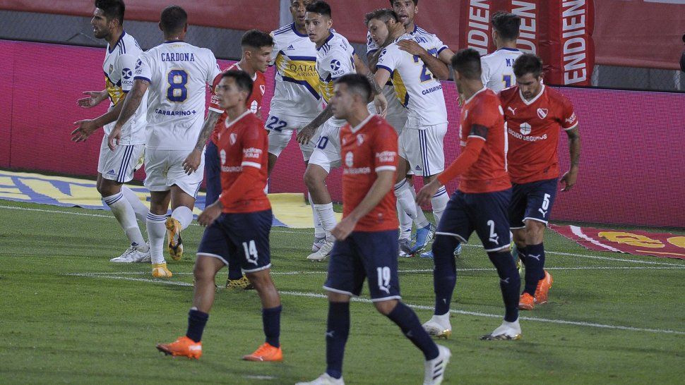 Boca lo dio vuelta y le ganó a Independiente sobre la hora