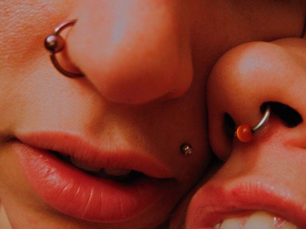 Peligros de colocarnos un piercing