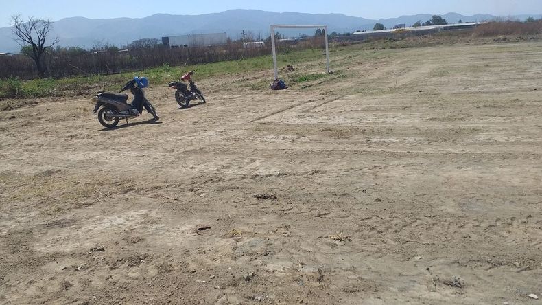 Palpalá: transformaron un terreno en una cancha de fútbol