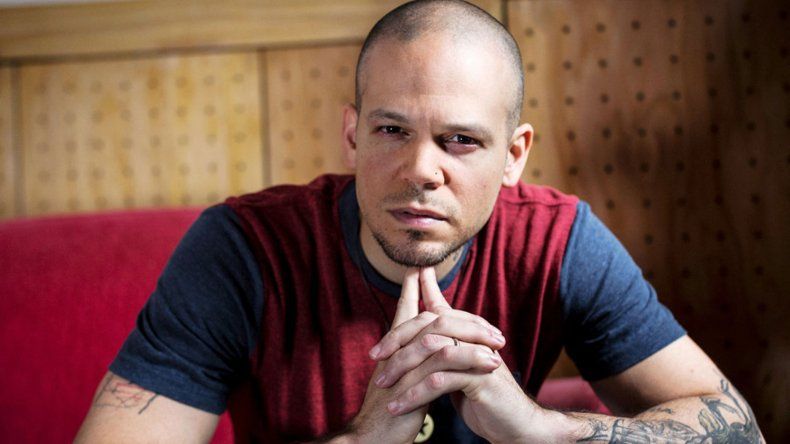 René de Calle 13 enfurecido por el supuesto romance de Fandiño con su amigo