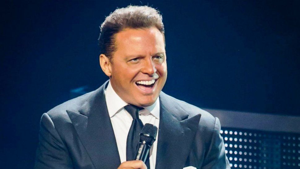 Luis Miguel en el festejo de cumpleaños de su hermano Alex