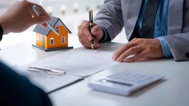 Crédito hipotecario: ¿cuánto hay que ganar para comprar una propiedad de US$100.000?.&nbsp;