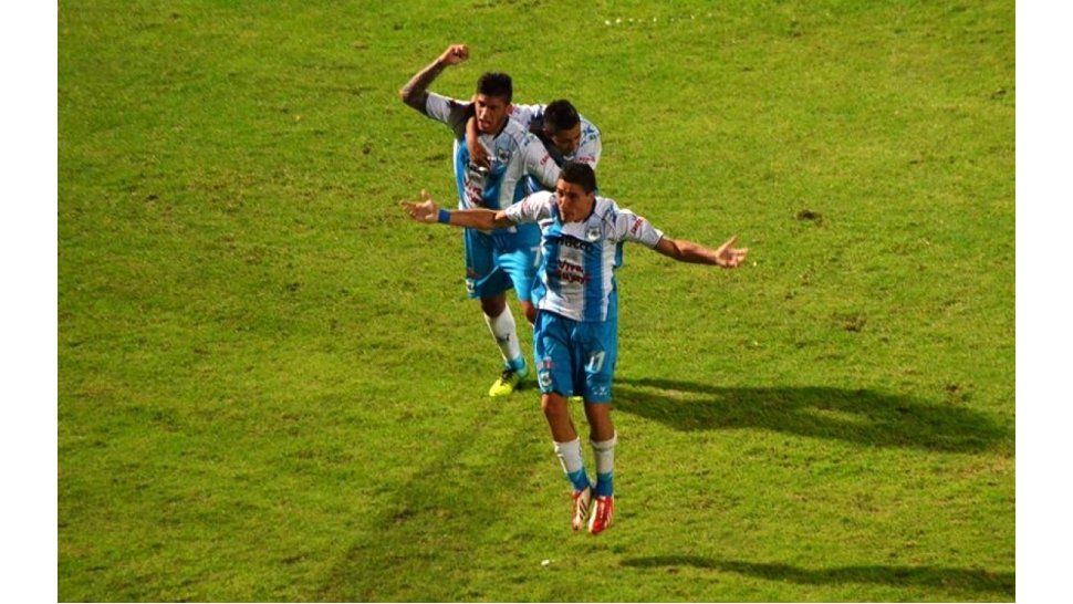 Callejo festejando el gol