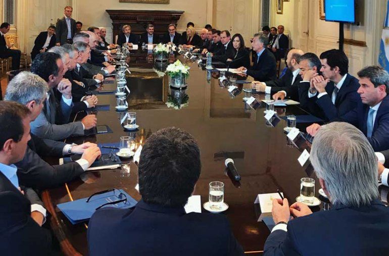 Reunión-con-gobernadores pacto fiscal 2017.jpg