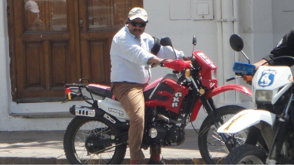Motos