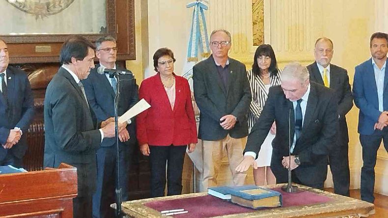 José Manzur, ministro de Salud