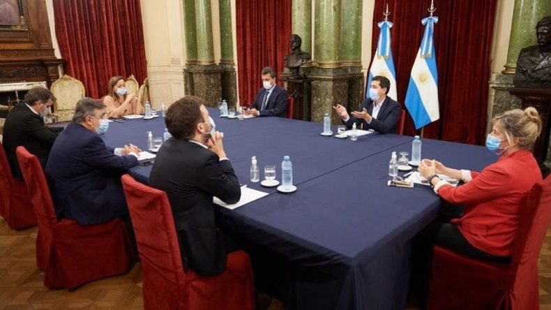 PASO: El oficialismo propone hacerlas el 12 de septiembre