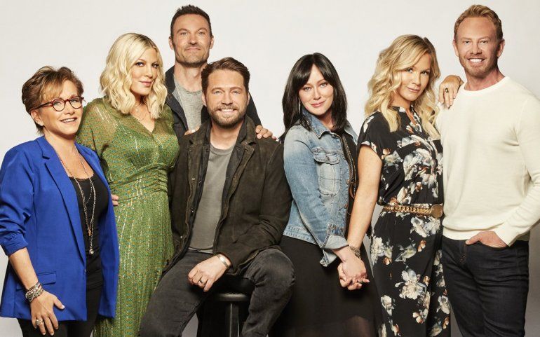 Beverly-Hills-90210-Cast-2019-FTR.jpg