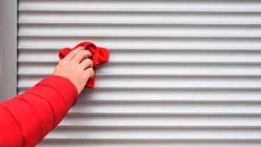 El truco que nunca falla para limpiar las persianas en solo cinco minutos