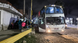 Colectivo detenido en Perico.