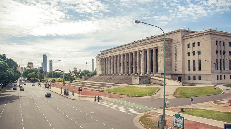 La UBA sigue liderando en el país, pero Argentina registra la mayor caída de América Latina.