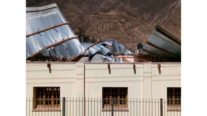 Huacalera: se voló el techo de tres aulas y siguen esperando respuestas de Infraestructura Escolar