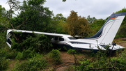 Hallaron una avioneta abandonada en el Chaco salteño y crece el misterio sobre su origen Hallaron una avioneta abandonada en el Chaco salteño y crece el misterio sobre su origen