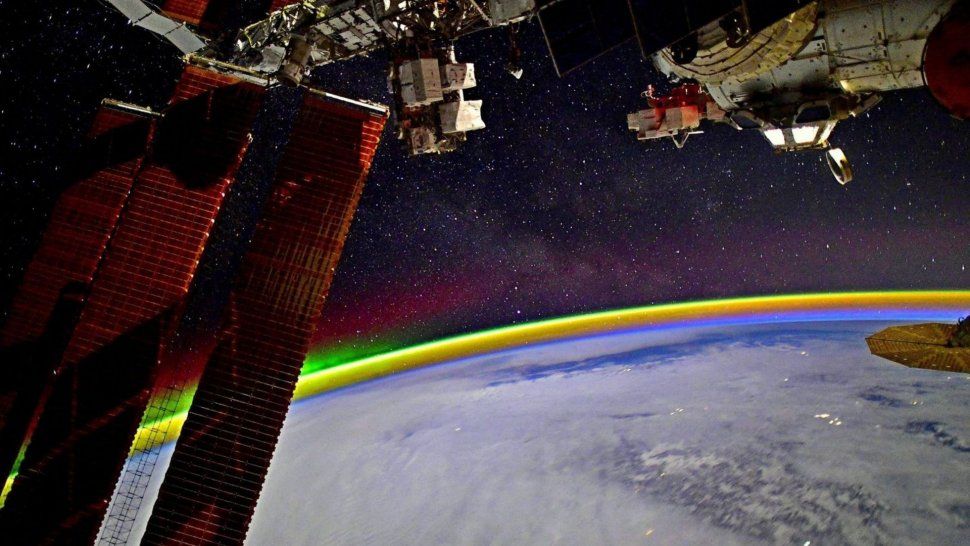 Un arcoíris desde el espacio, la foto viral de un astronauta que asombra