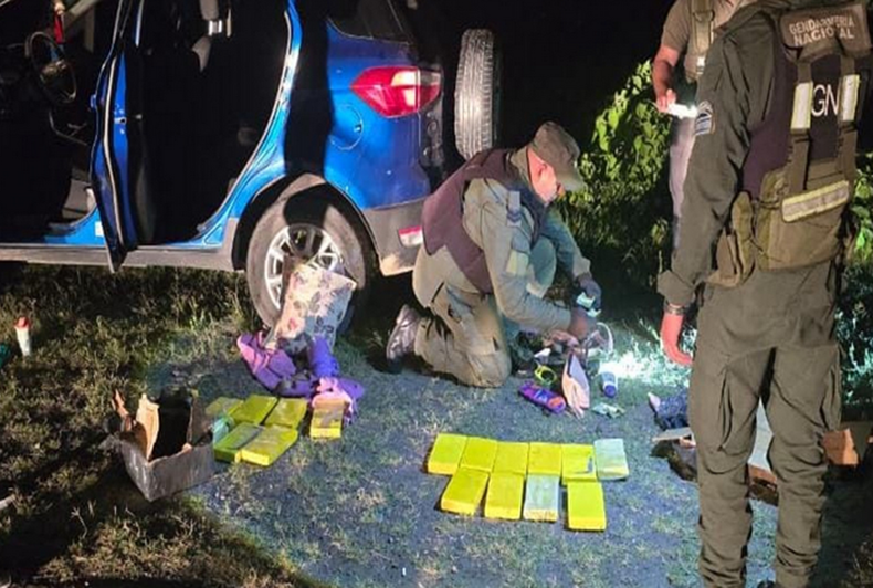 Pareja detenida por circular con droga en El Carmen.