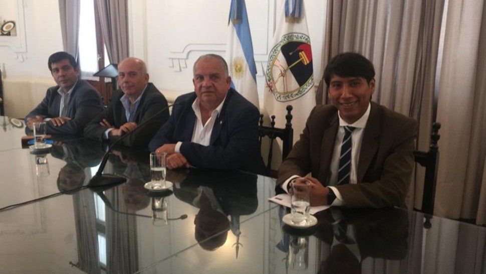 Hoy el Gobierno se reúne con los gremios docentes para iniciar las paritarias