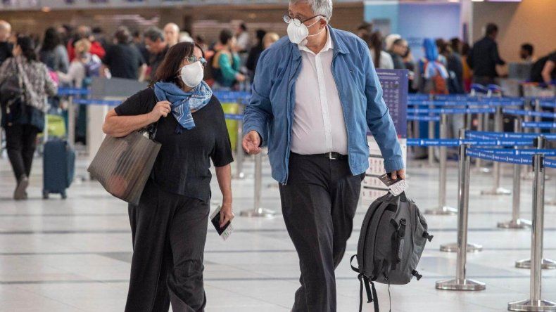 Coronavirus: los encuentros cercanos y prolongados son el factor más común de contagio