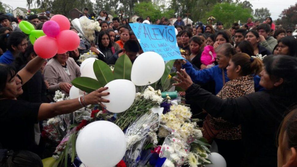 Una multitud despidió a Alexis Mamaní en el cementerio de Palpalá
