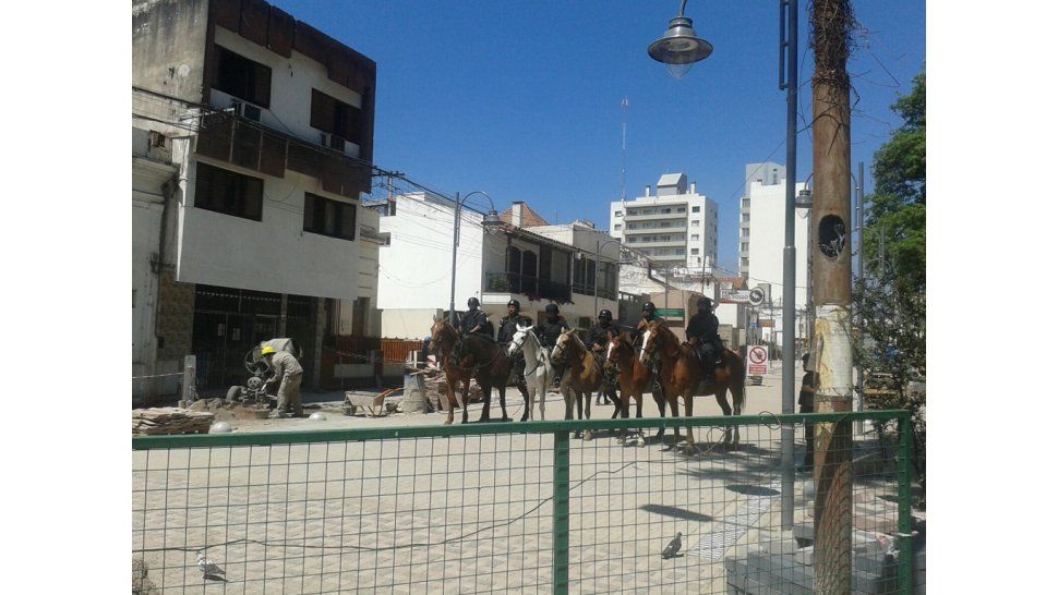 Policía custodia las calles