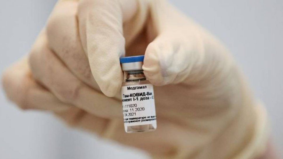 Aprobaron el uso de las primeras vacunas Sputnik producidas en Argentina